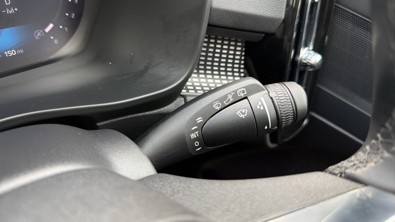 Volvo XC40 2.0 B3P Plus Black Edition 5dr Auto Petrol Estate